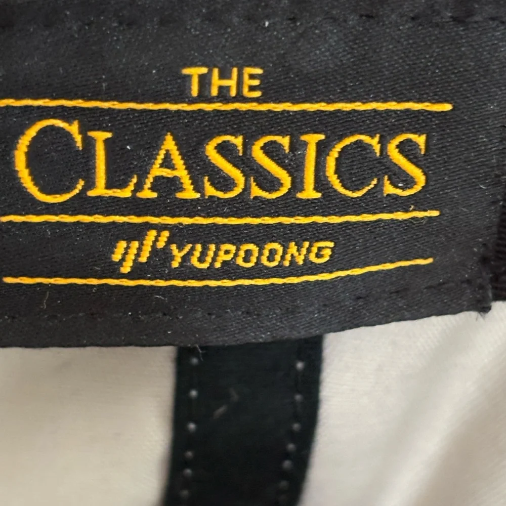 The classics Hawaii Logo‎ Snap Back ball cap.